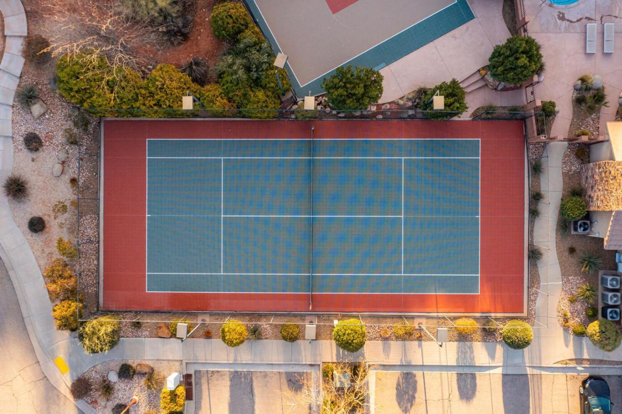 D5-Coral Springs Poolside-Ground Floor 3-Bedroom Hillside View Hurricane Rom bilde