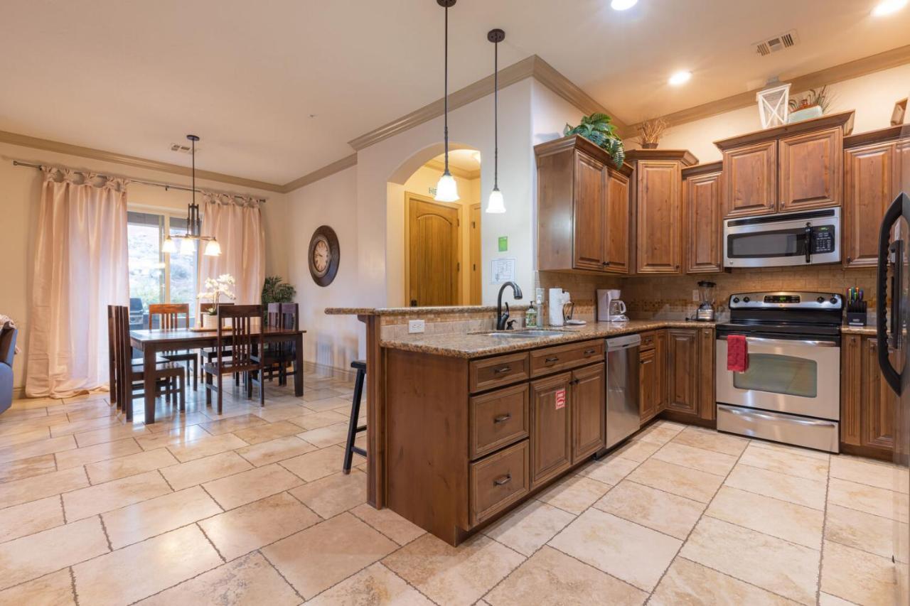 D5-Coral Springs Poolside-Ground Floor 3-Bedroom Hillside View Hurricane Rom bilde