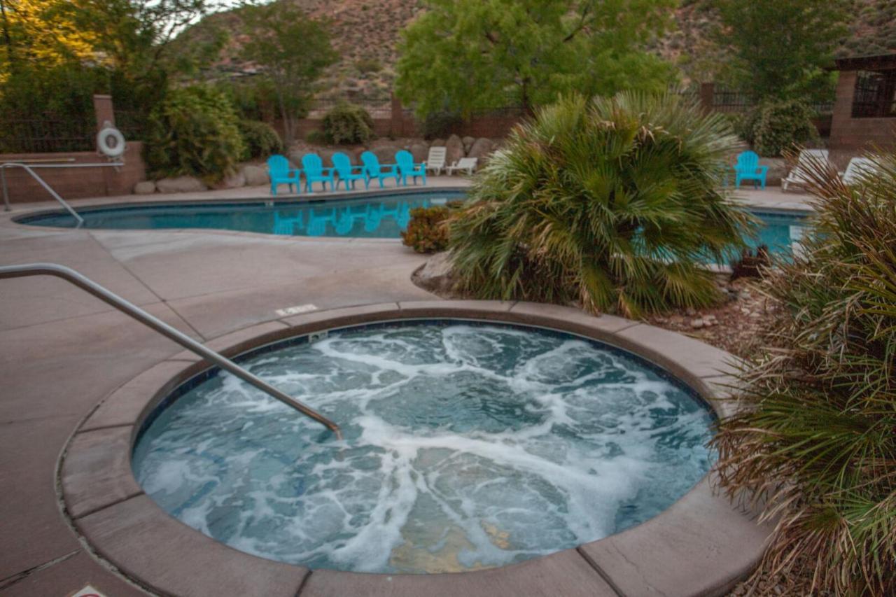 D5-Coral Springs Poolside-Ground Floor 3-Bedroom Hillside View Hurricane Rom bilde